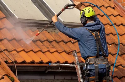 Démoussage et hydrofuge de toiture à Toulonjac